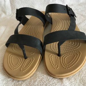 Crocs toe thong sandals